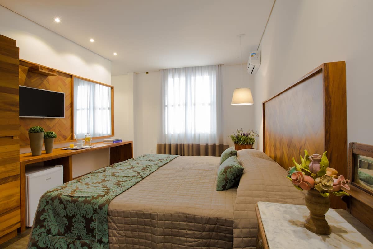 Premium Room | Minibar, desk, laptop workspace, rollaway beds