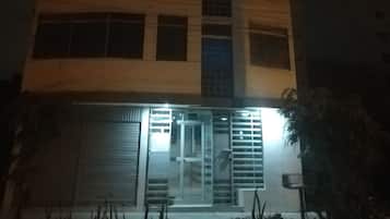 Fachada de la propiedad