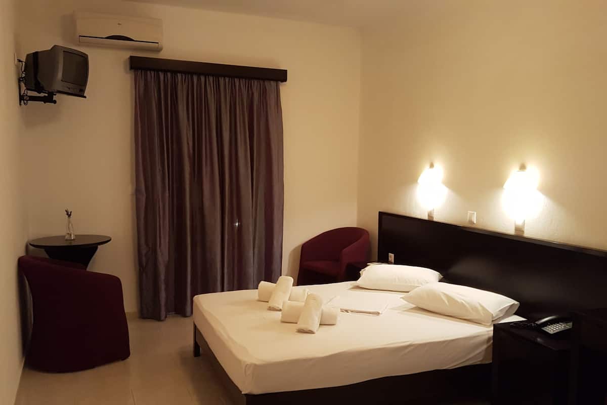 Soundproofing, free cots/infant beds, bed sheets