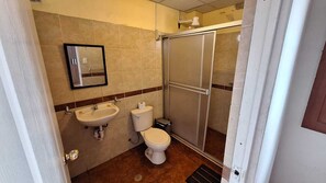 Triple Room, Private Bathroom | Bathroom | Shower, towels - Gran Hotel (Arequipa)