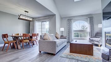 Premium 1 Bedroom - Tree Top | Living area | 32-inch TV with cable channels