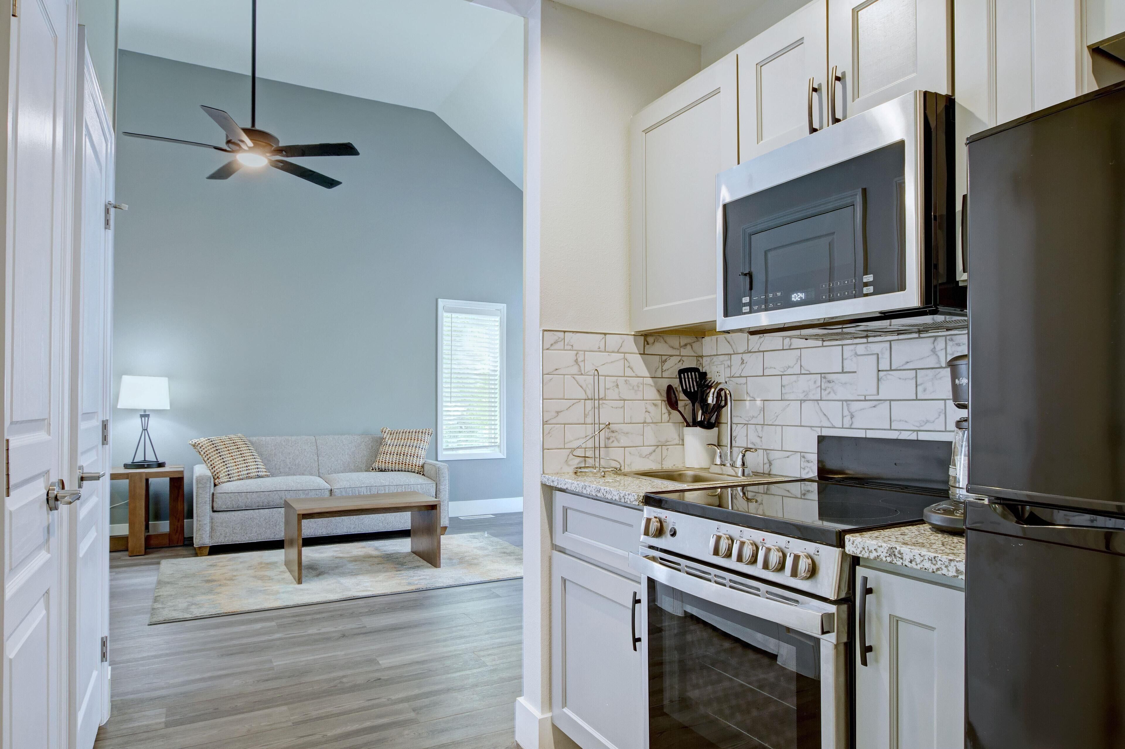 Premium Studio (Deluxe) | Private kitchenette