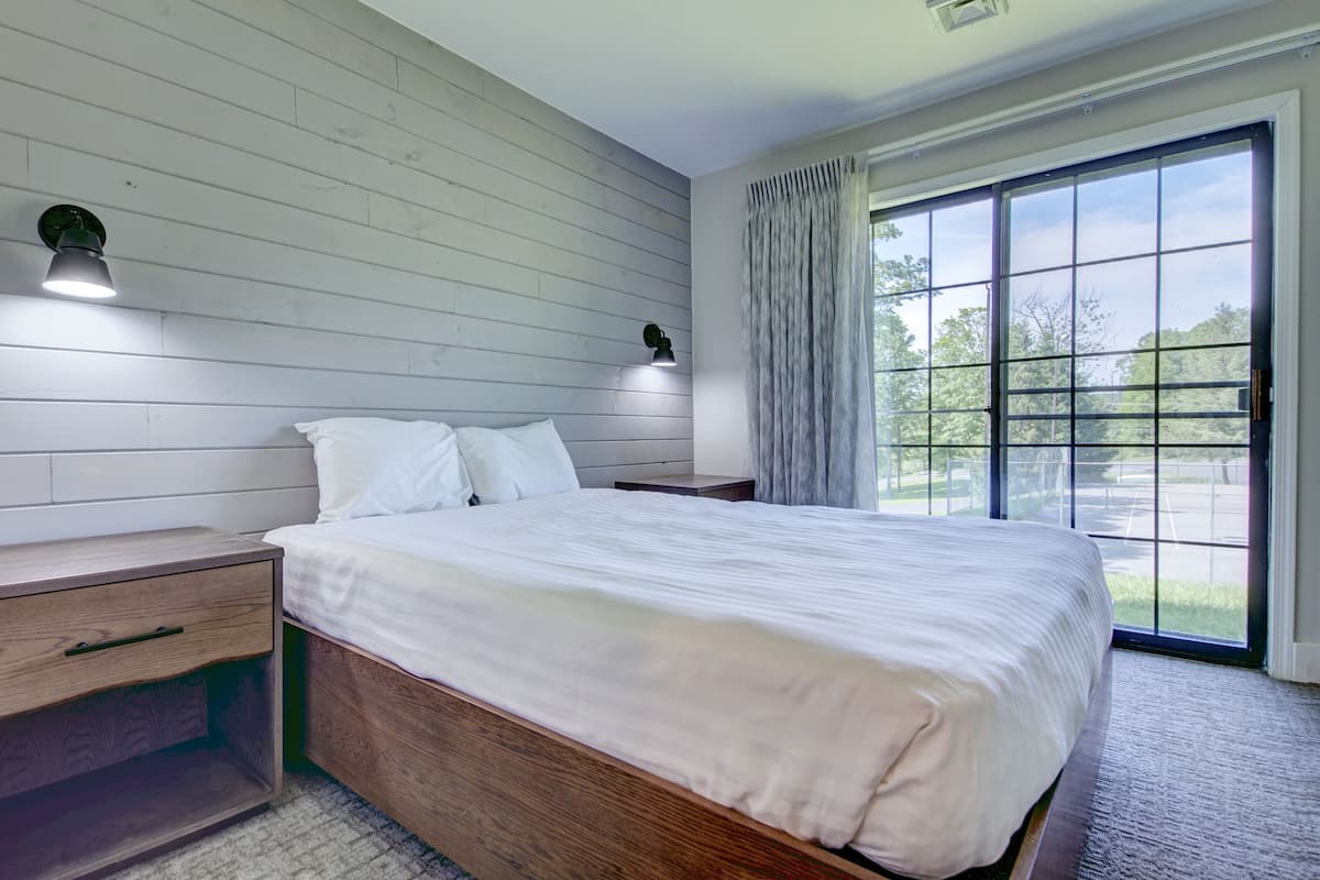 Premium 2 Bedroom - Tree Top Loft | 3 bedrooms, iron/ironing board, bed sheets
