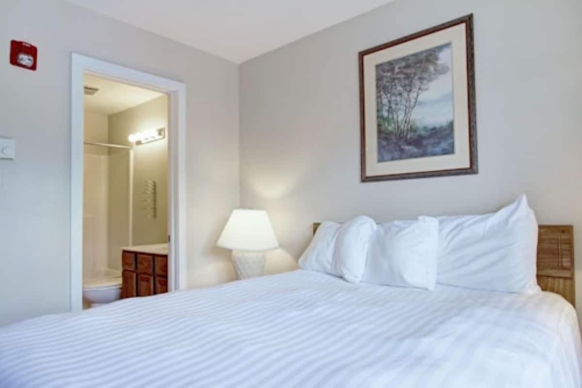 3 bedrooms, iron/ironing board, bed sheets