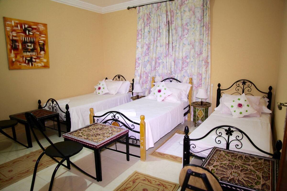 City Triple Room | 1 bedroom, iron/ironing board, WiFi (free)