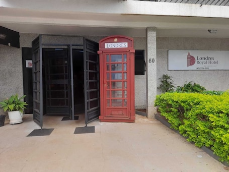 Exterior. Londres Royal Hotel