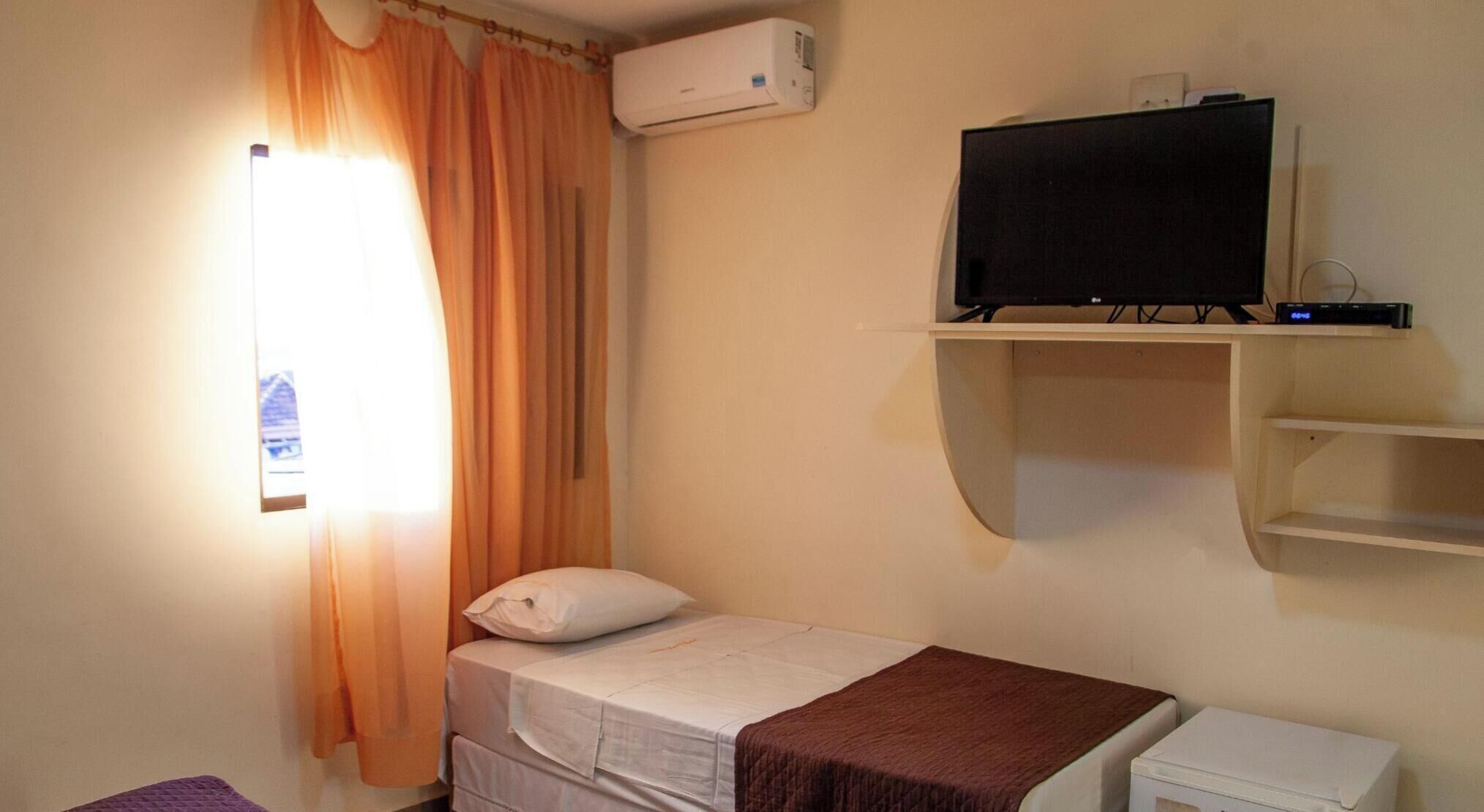 Minibar, iron/ironing board, free WiFi, bed sheets