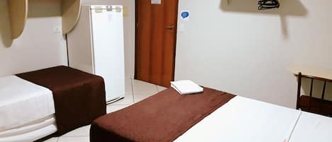 Apartamento Luxo Triplo (1 cama Casal + 1 Solteiro) | Banheiro | Produtos de toalete grátis, secador de cabelo (mediante solicitação)