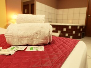 Premium Suite | Minibar, iron/ironing board, free WiFi, bed sheets - Londres Royal Hotel (Londrina)