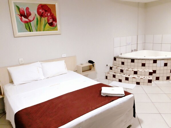 Suite Premium | Minibar, iron/ironing board, free WiFi, bed sheets - Londres Royal Hotel (Londrina)