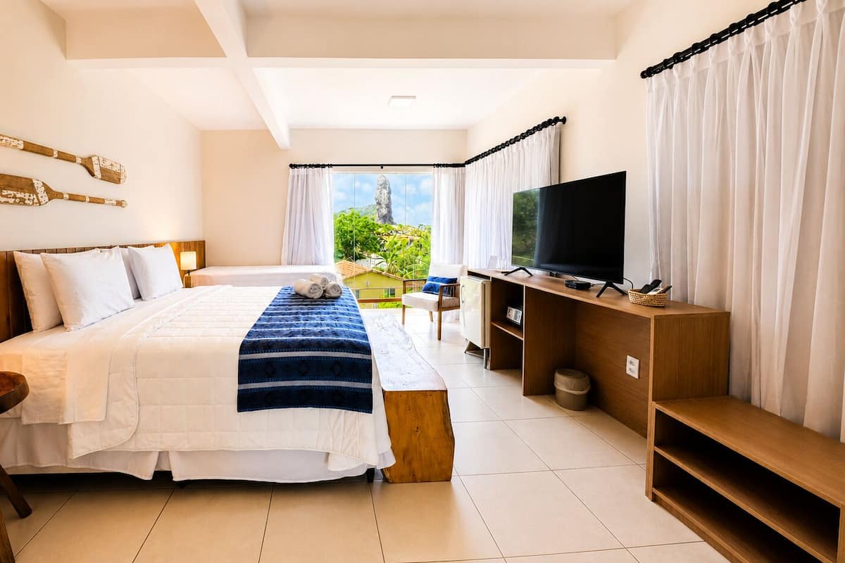 Quarto quádruplo superior | Fachada da propriedade