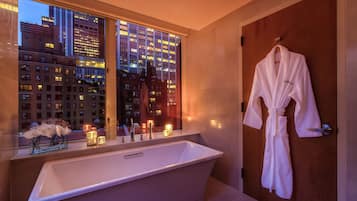 Suite Deluks, Beberapa Tempat Tidur | Pemandangan dari kamar