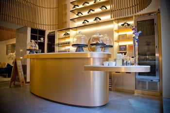 Bar (on property) at Concorde Hotel New York