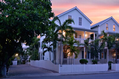 Conch style home in Oldtown with private pool AND dock!