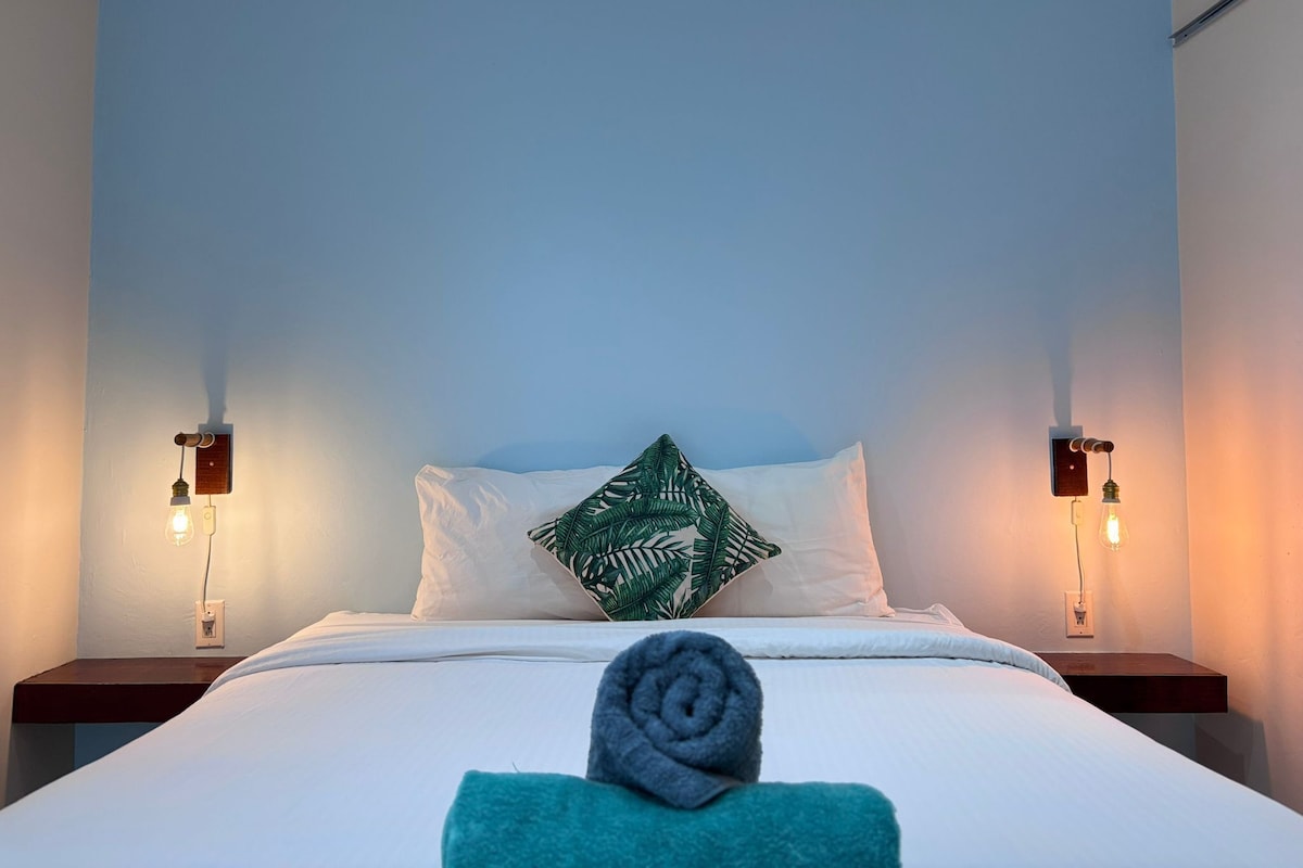 Small Double Room | Egyptian cotton sheets, premium bedding, down comforters