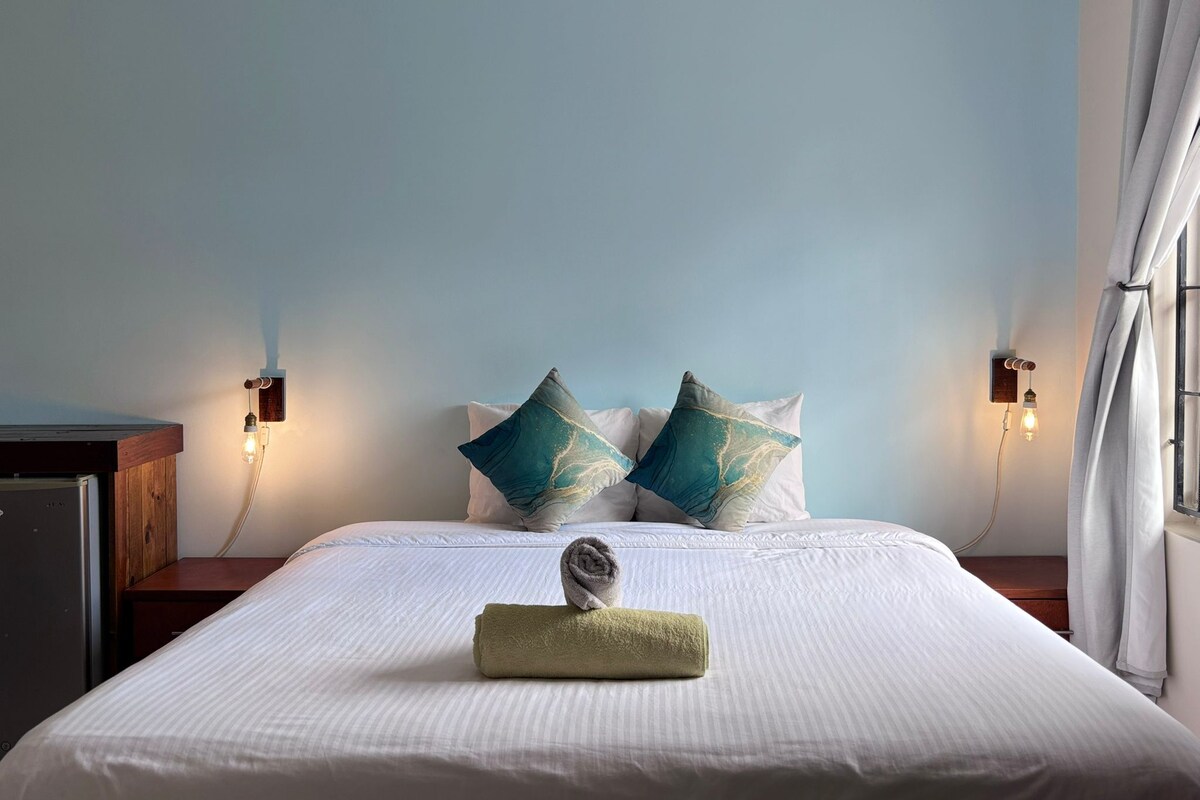 Deluxe Double Room | Egyptian cotton sheets, premium bedding, down comforters