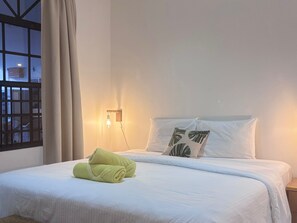 Egyptian cotton sheets, premium bedding, down duvets, memory-foam beds - Boca Simon Vacation Curacao (Willemstad)