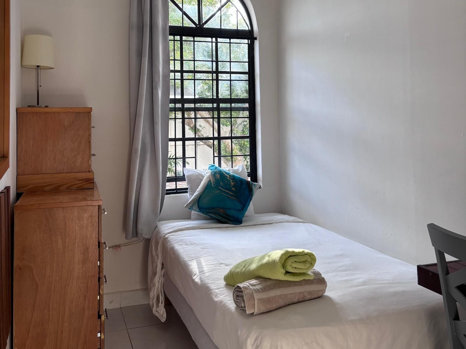 Basic Single Room, 1 Bedroom | Egyptian cotton sheets, premium bedding, down duvets, memory-foam beds