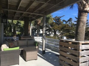 Terrace/patio - Welcome to Swell Cottage! Awesome Second Row Folly Beach with great ocean views. (Folly Beach)