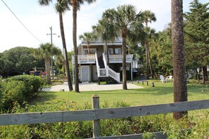 Property grounds - Welcome to Swell Cottage! Awesome Second Row Folly Beach with great ocean views. (Folly Beach)