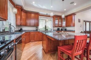 Fridge, microwave, oven, stovetop - European House (South Haven)