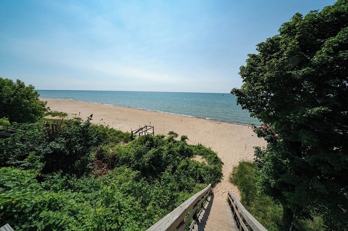 Aurinkotuoleja, rantapyyhkeitä