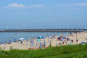 Liegestühle, Strandtücher