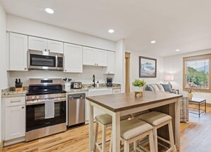 콘도, 앙스위트, 골프장 전망 (One-Bedroom King)