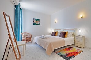 4 bedrooms, in-room safe, desk, iron/ironing board