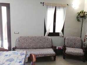 2 bedrooms, iron/ironing board, travel cot, bed sheets