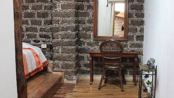 1 bedroom, desk, free WiFi, bed sheets