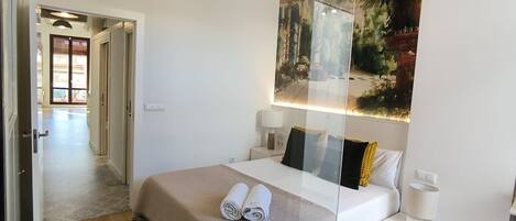 2 bedrooms, iron/ironing board, free WiFi, bed sheets