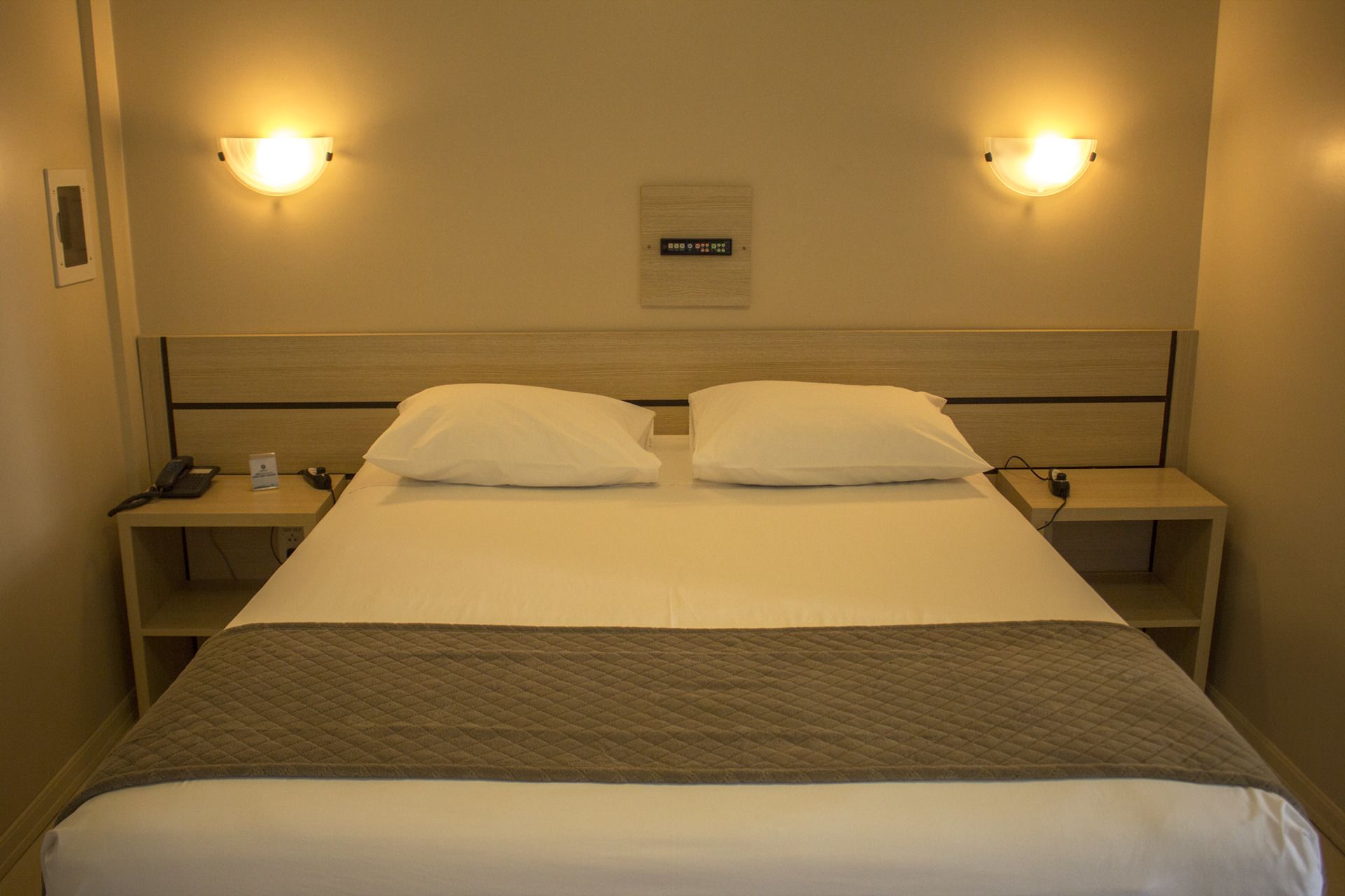 executive room | minibar, in-room safe, desk, soundproofing