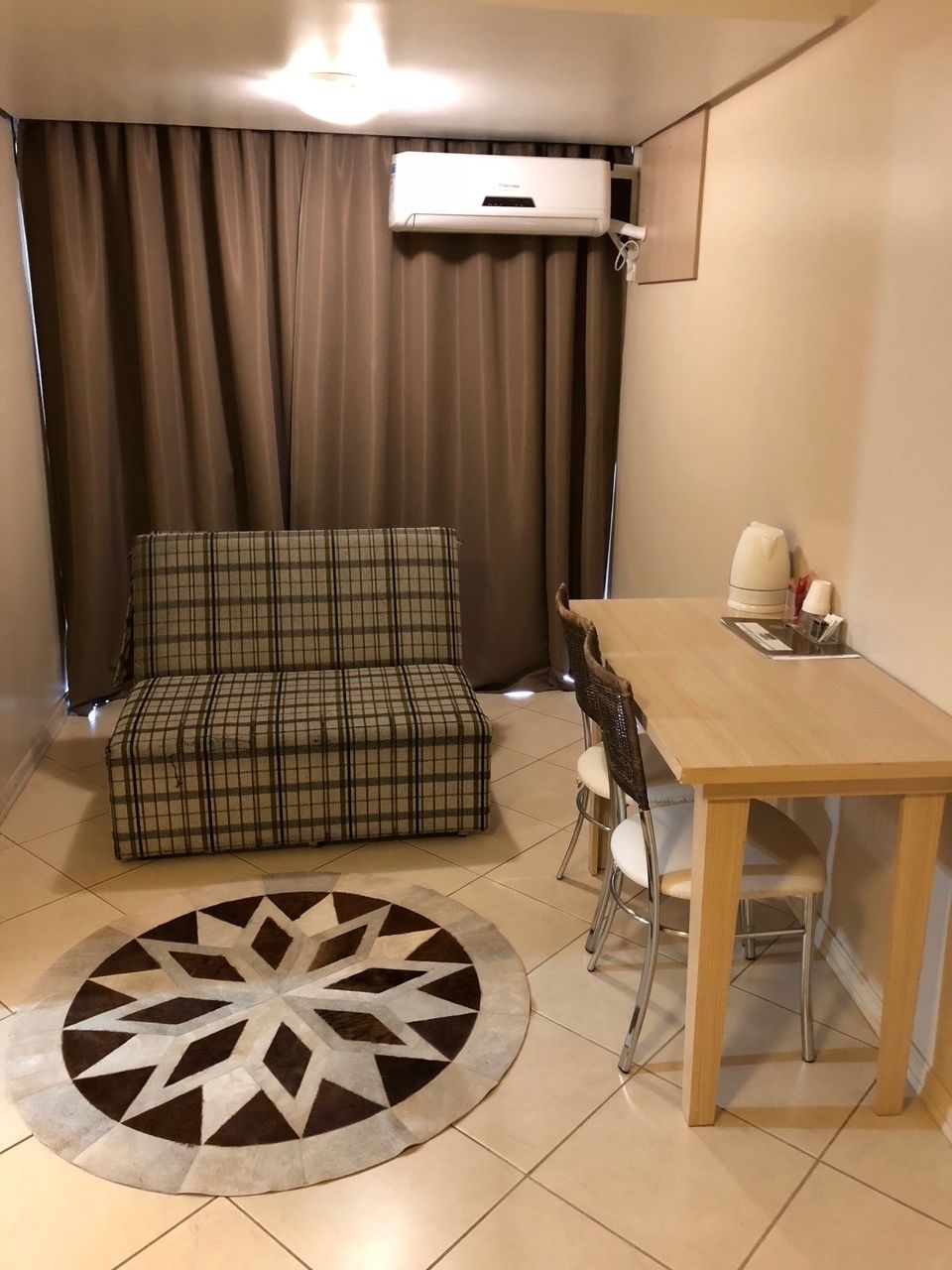 executive room | living area | tv