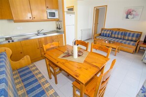 Interior - Rescator Resort 219 - One Bedroom Apartment, Sleeps 4 (Roses)