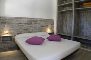 2 bedrooms, WiFi, bed sheets - Rescator Resort 304 - Two Bedroom Apartment, Sleeps 6 (Roses)