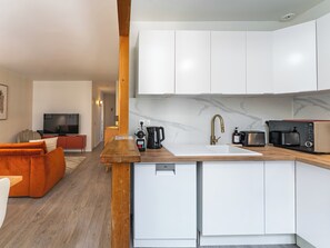 Refrigerador, microondas, horno y lavavajillas 