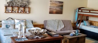 RIVER FRONT CABIN IN HAGERMAN PARADISE. USE  KAYAKS TO ENJOY.