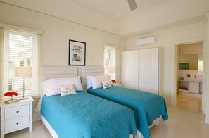 Deluxe-Apartment, 2 Schlafzimmer, Meerblick | 1 Schlafzimmer, hochwertige Bettwaren, Zimmersafe, Bügeleisen/Bügelbrett