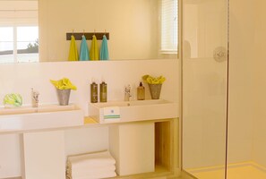 Bathroom - Anchor Point Apartments (Governor's Harbour)