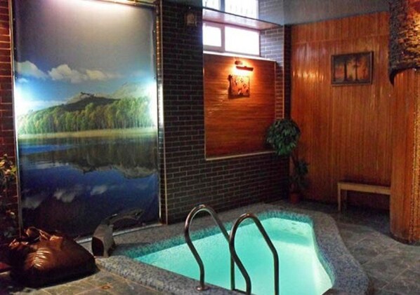 Bañera de hidromasaje cubierta