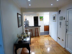 Family Apartment, 3 Bedrooms, Accessible, Kitchen - Plaza Huelen (Santiago)