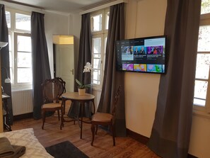 Basic Double Room | Free WiFi, bed sheets - Haus Stehlings (Monschau)