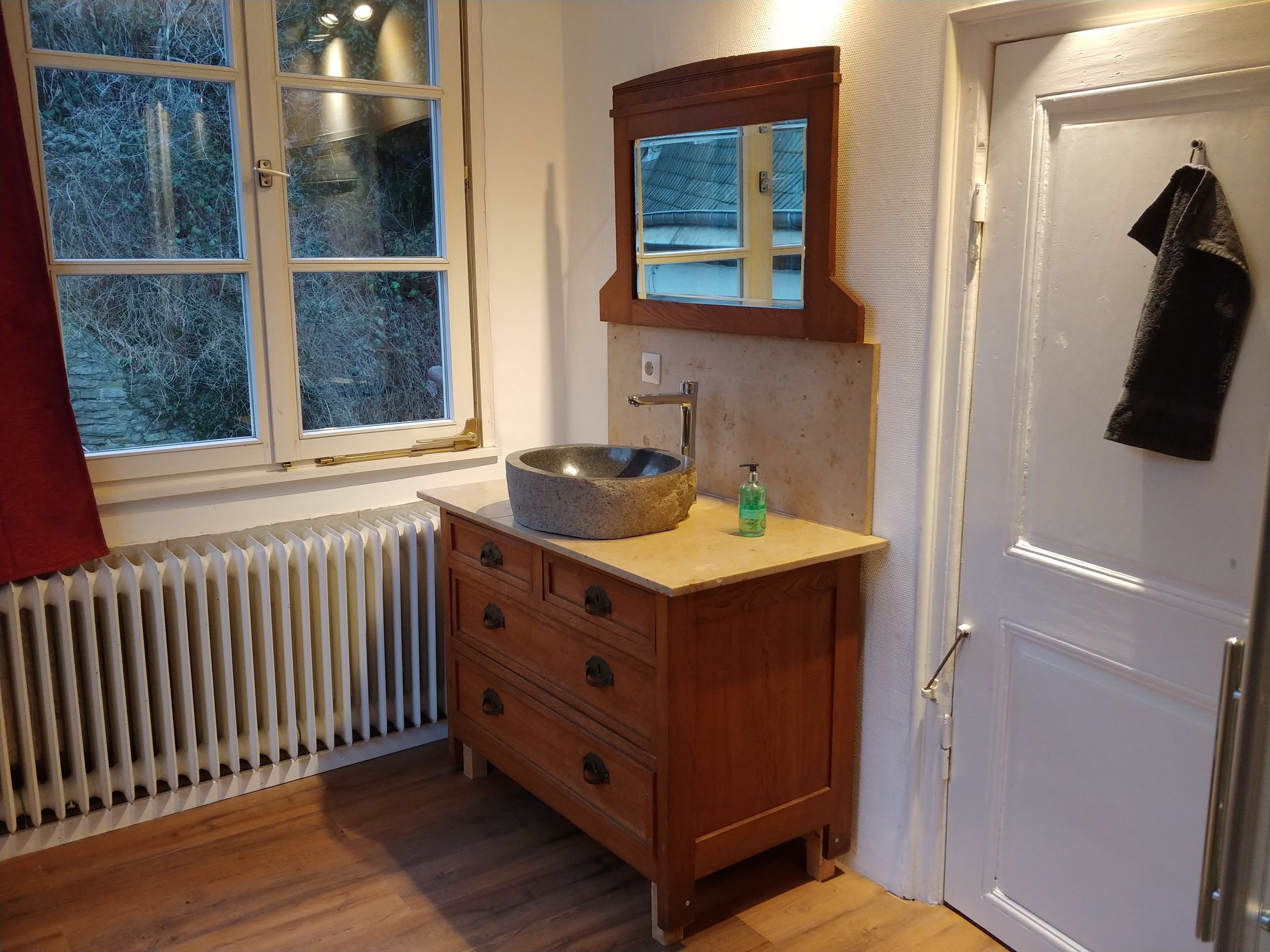 panoramic apartment, 1 bedroom, river view (cleaning fee included) | bathroom | shower, free toiletries, hair dryer, towels