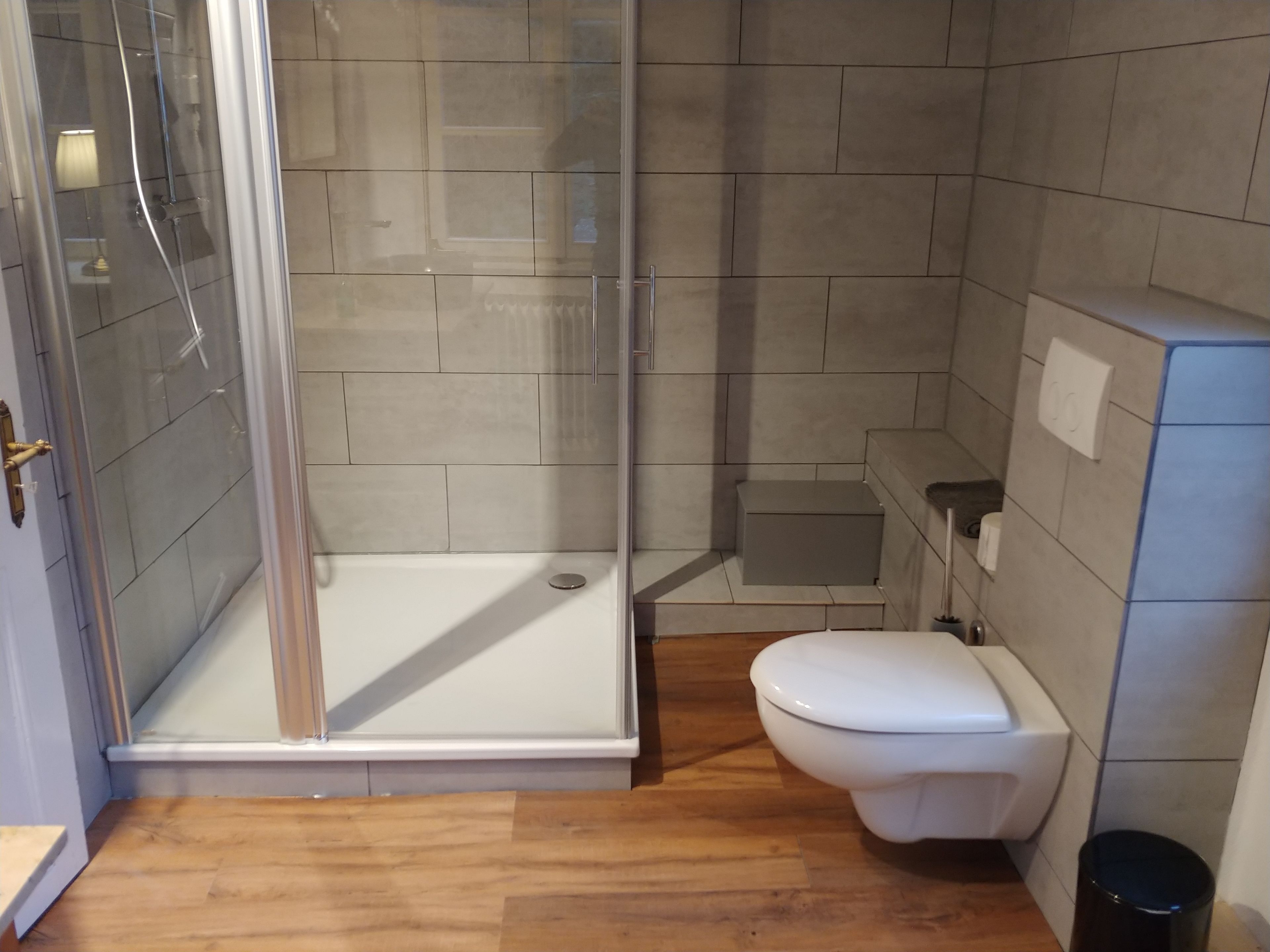 panoramic apartment, 1 bedroom, river view (cleaning fee included) | bathroom | shower, free toiletries, hair dryer, towels