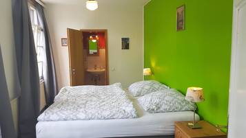 Eenvoudige tweepersoonskamer, 1 slaapkamer (cleaning fee included) | Gratis wifi, beddengoed