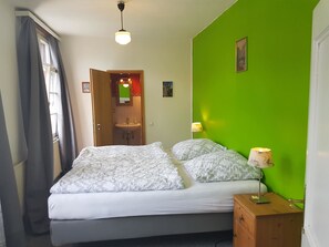 Basic Double Room, 1 Bedroom (cleaning fee included) | Free WiFi, bed sheets - Haus Stehlings (Monschau)