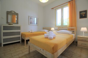 Family House | 3 bedrooms, desk, laptop workspace, blackout drapes - Casa Della Felicitá (Kefalonia)