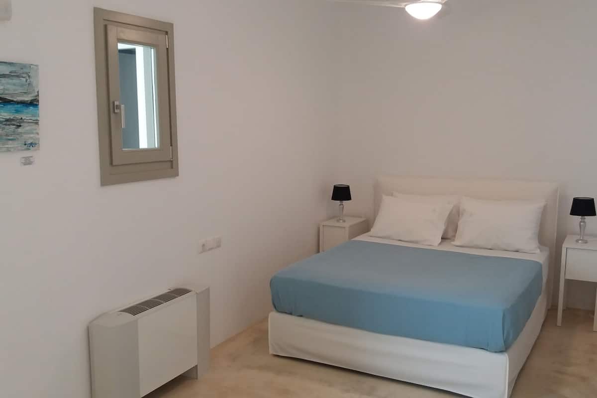 8 bedrooms, in-room safe, blackout curtains, free WiFi