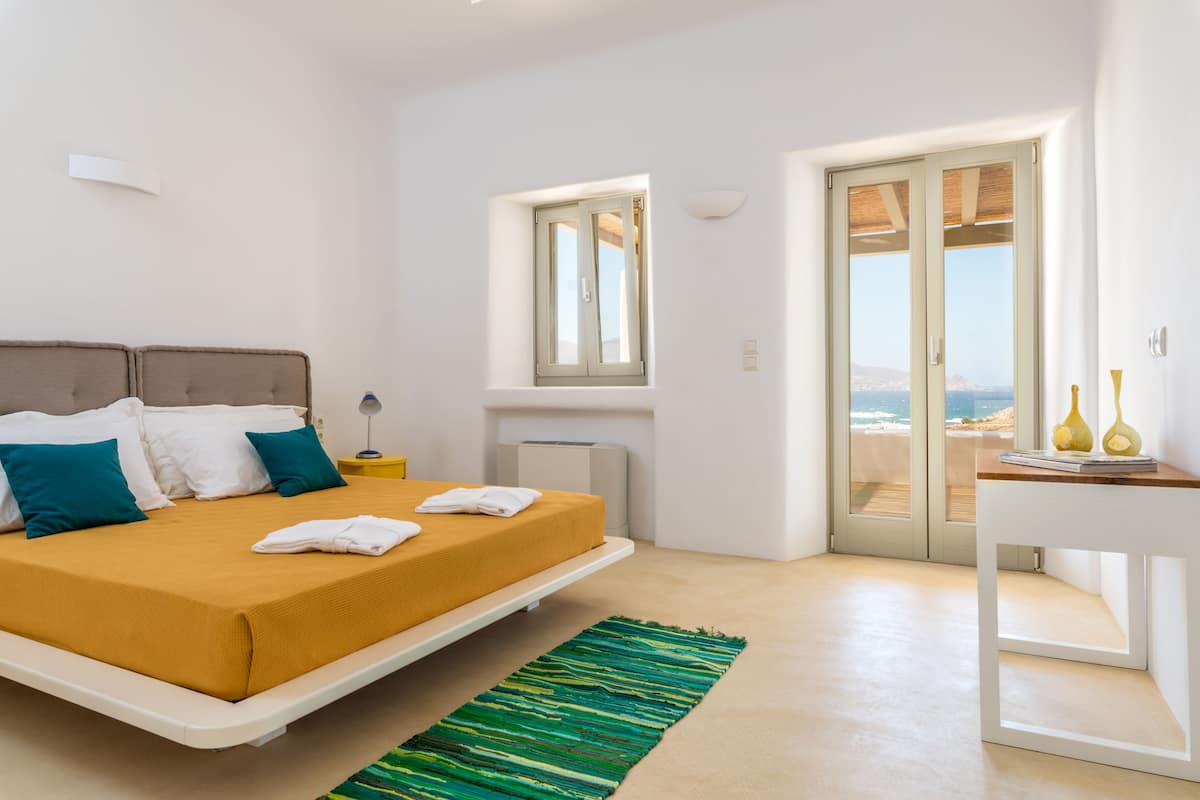 8 bedrooms, in-room safe, blackout curtains, free WiFi
